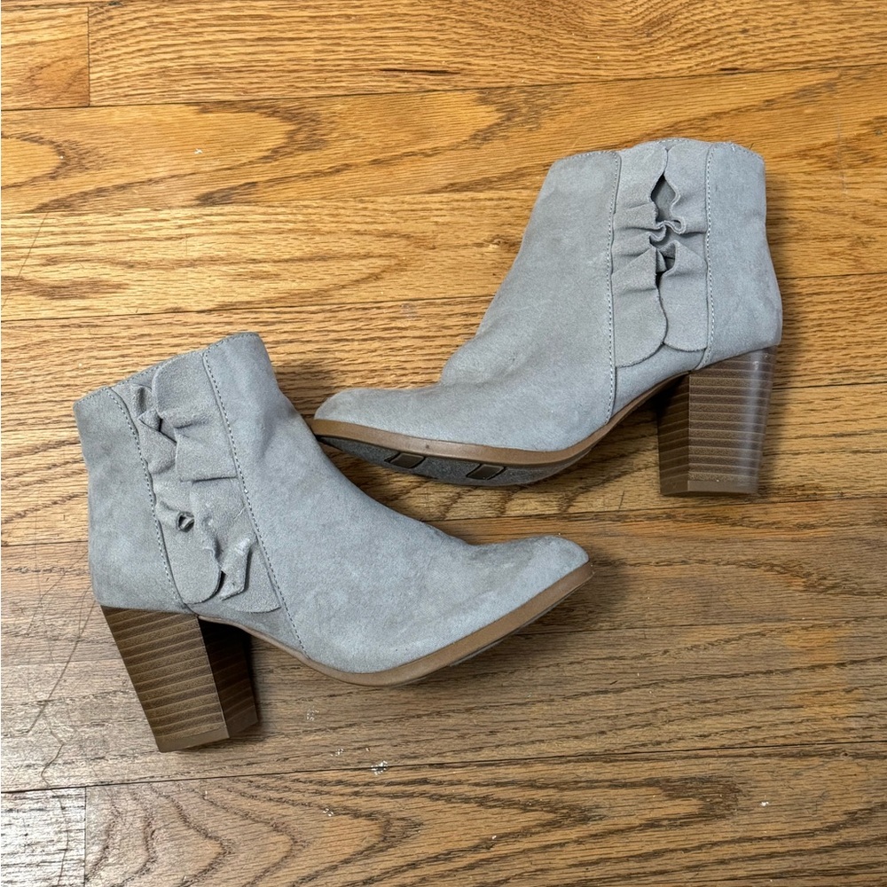 Light gray ankle booties